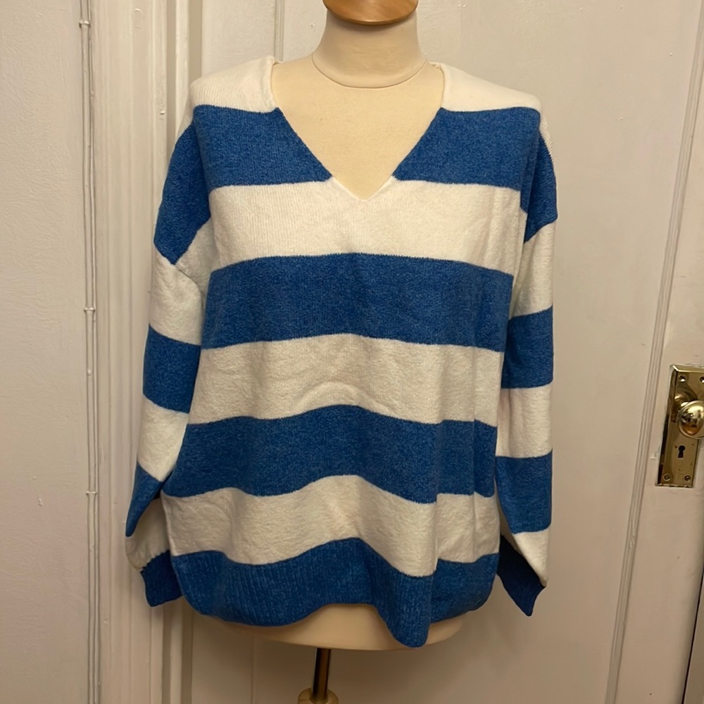 NWT Vince camuto striped sweater.